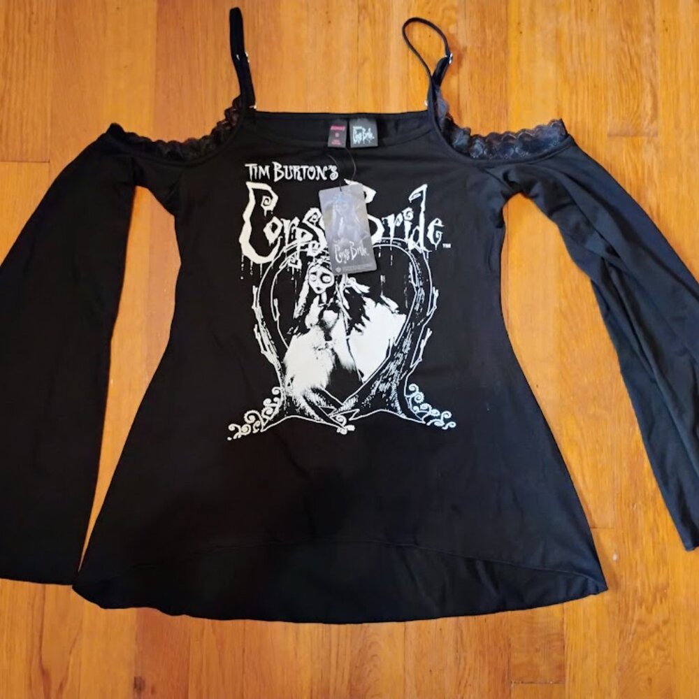 Corpse Bride | ROMWE Letter & Figure Graphic Lace Cold Shoulder Tee - Size Small - Picture 3 of 7